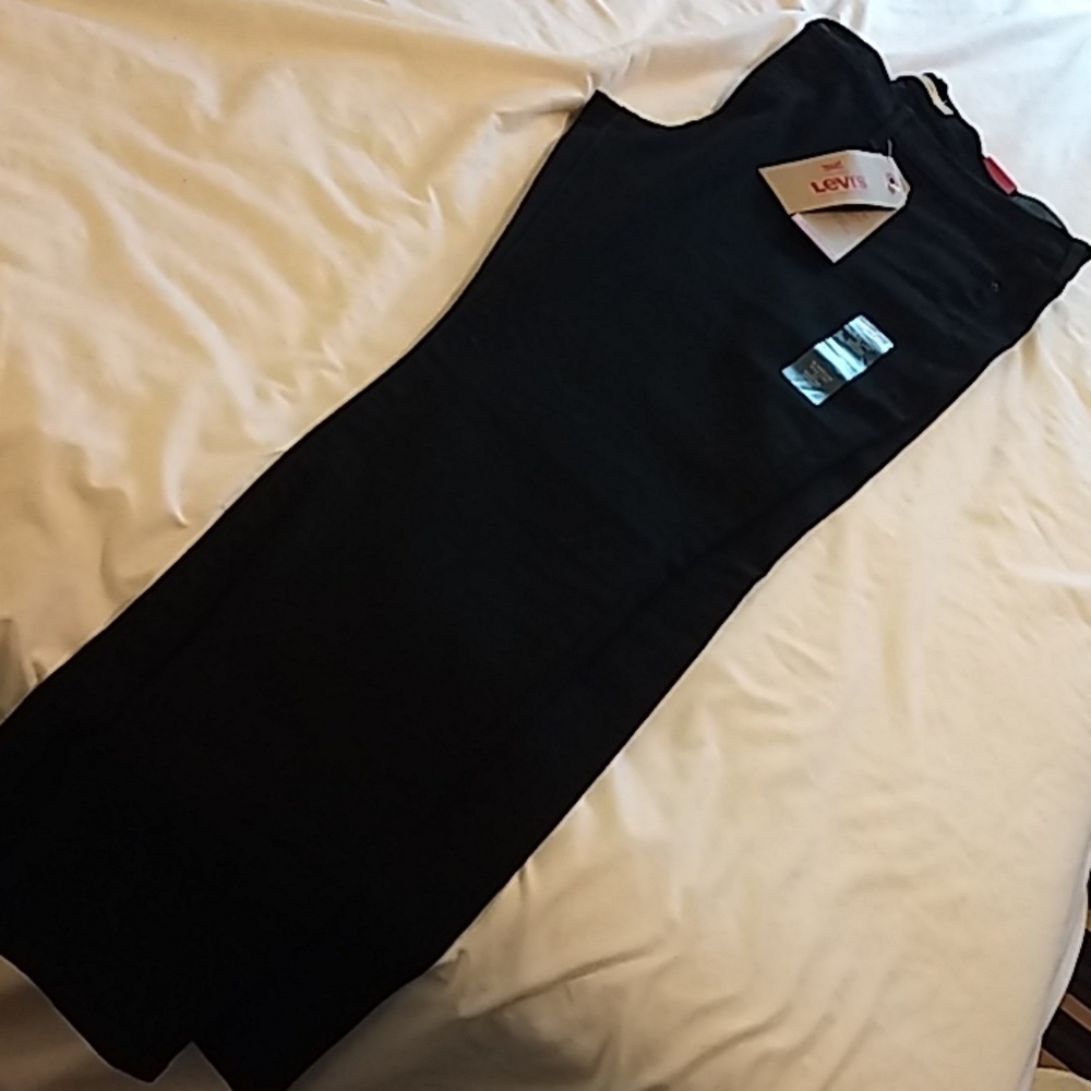Black Levi's 311 Shaping Skinny jeans.